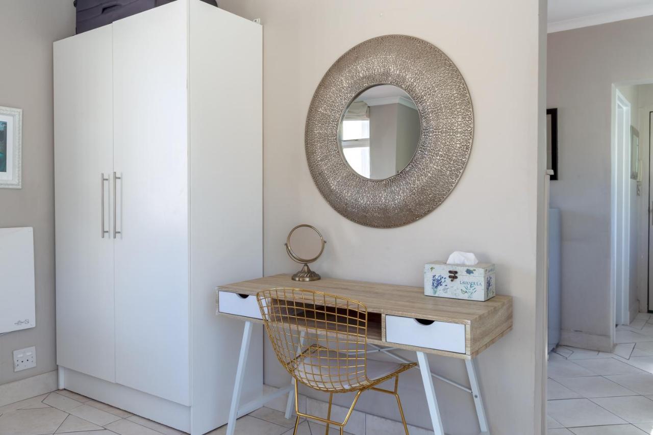 Cosy And Classy Sea Point Apartment Кейптаун Екстериор снимка
