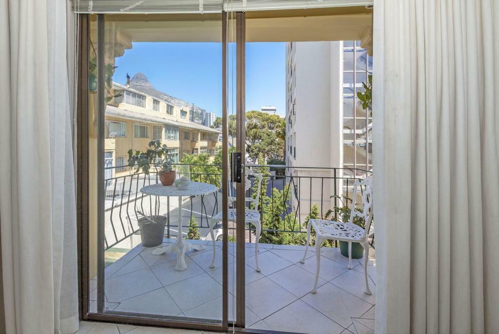 Cosy And Classy Sea Point Apartment Кейптаун Екстериор снимка